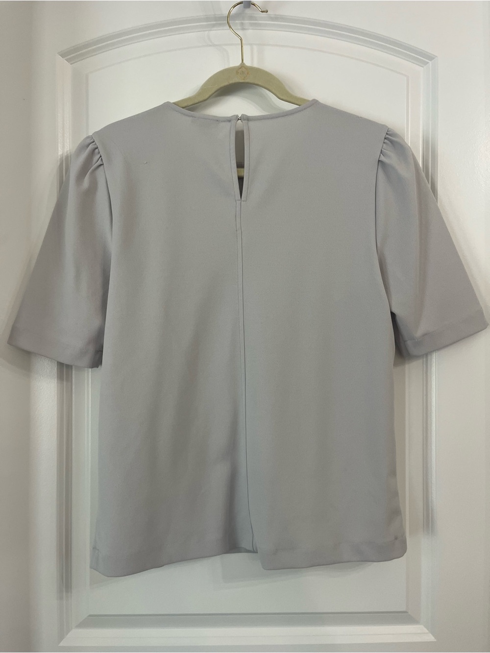 Ann Taylor Top Light Gray Jeweled Short Sleeve Blouse Office Work Womens Medium - Picture 7 of 10